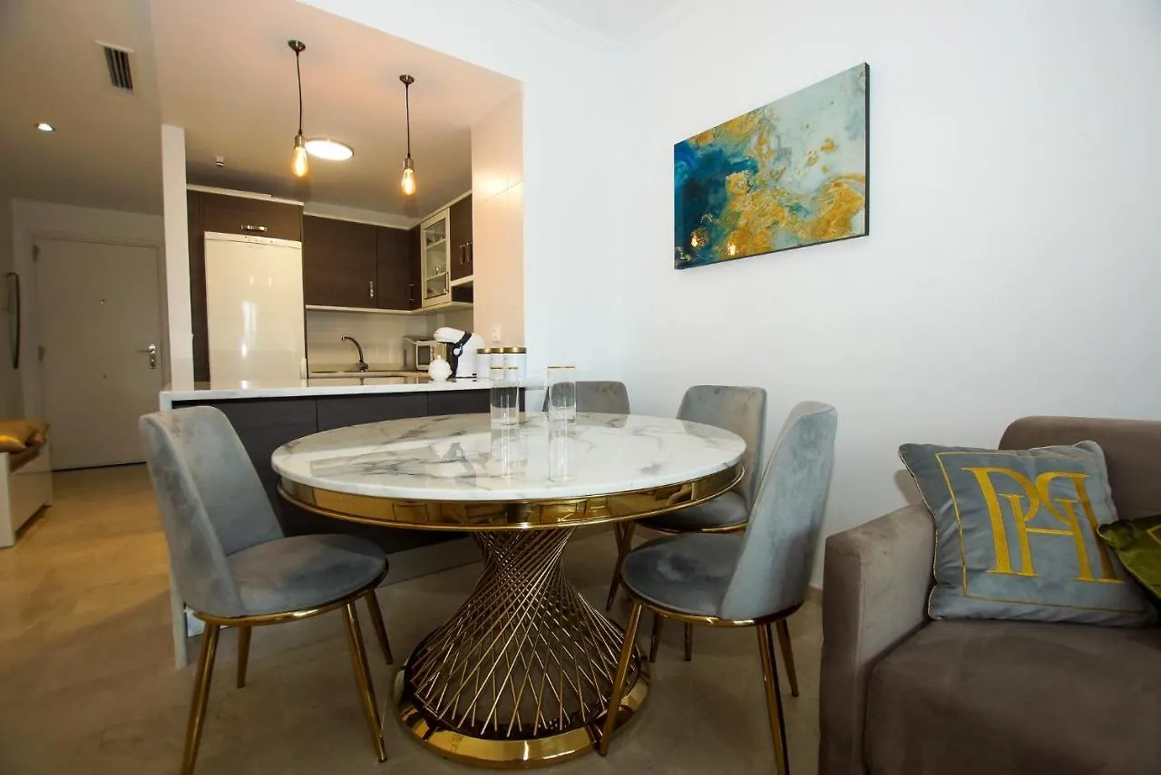 Small Oasis P&O Serviced Apartments マニルバ スペイン