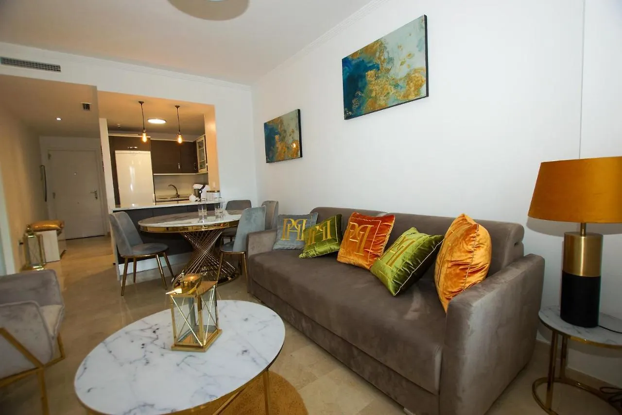 Small Oasis P&O Serviced Apartments マニルバ スペイン