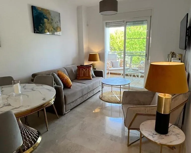 Small Oasis P&O Serviced Apartments マニルバ スペイン