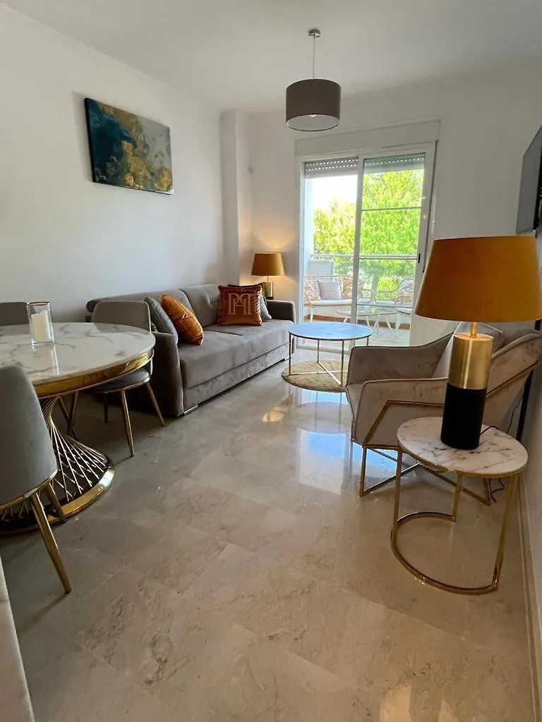 Small Oasis P&O Serviced Apartments マニルバ