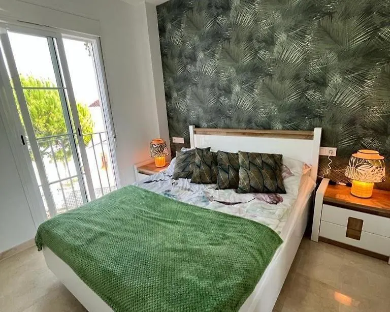 Small Oasis P&O Serviced Apartments マニルバ スペイン